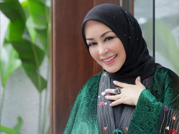 7 Potret Chintami Atmanegara Genap Berusia 60 Tahun, Cantiknya Nggak Luntur