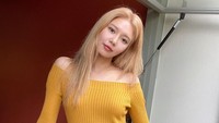 Comeback ini sekaligus jadi reuni dan perayaan ulang tahun debut ke-15. (dok. Instagram @sooyoungchoi) 