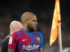 Dani Alves Tinggalkan Barcelona Lagi