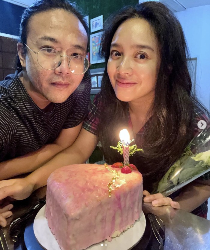 Dea Ananda Hobi Ngopi dan Hangout di Kafe, Ini Potretnya