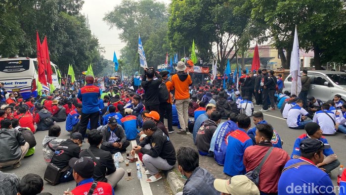 Demo buruh di Bandung