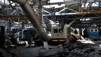 Perang imbas invasi Rusia ke Ukraina masih berlanjut. Serangan demi serangan menghancurkan sejumlah bangunan dan infrastruktur di berbagai wilayah Ukraina, salah satunya Kharkiv.