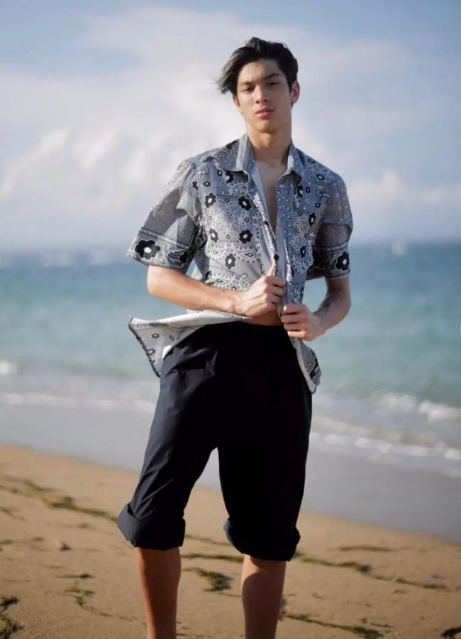 Sebagai model, Eddy Meijer sudah pernah membintangi video klip musik penyanyi muda, Shana Shannon yang berjudul Terlalu Sayang. Tak hanya itu saja, Eddy juga sempat tampil menjadi salah saaatu model di Indonesia Fashion Week 2022. Foto: Instagram