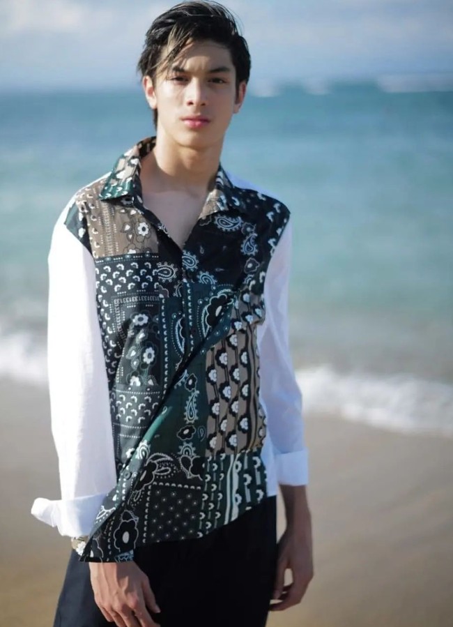 Eddy bergabung dengan manajemen model Studio47.   Hal itu terlihat dari hasil foto-foto pemotretan Eddy yag diunggah oleh akun Instagram Studio47. Foto: Instagram