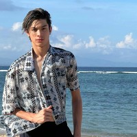 Memiliki darah keturunan Indonesia dan Belanda dari orangtuanya, tak heran jika Eddy punya paras blasteran yang tampan. Ditambah lagi bentuk tubuhnya yang ideal yang semakin menunjang penampilan Eddy. Foto: Instagram