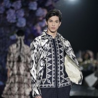 Mengikuti jejak sang bunda, kini Eddy pun terjun ke dunia hiburan tanah air dengan menjadi seorang model. Dengan paras blasteran yang tampan, Eddy mampu membuat banyak wanita terpesona dengannya. Foto: Instagram