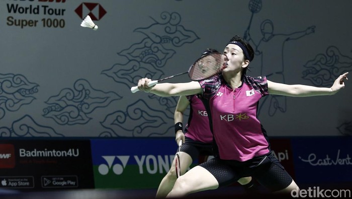 Febriana Kusuma/Amalia Pratiwi kalah di babak 16 besar Indonesia Open 2022. Mereka ditaklukkan oleh Lee So Hee/Shin Seung Chan.