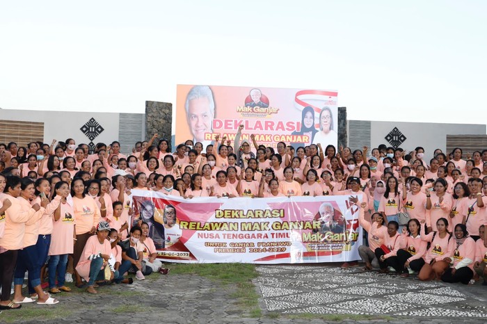 Emak-emak di Provinsi Nusa Tenggara Timur (NTT) mendukung Gubernur Jawa Tengah Ganjar Pranowo maju menjadi Calon Presiden (Capres) pada 2024 mendatang.