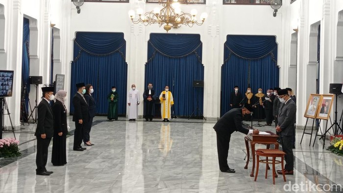 Gubernur Jabar Ridwan Kamil lantik pejabat di Gedung Sate