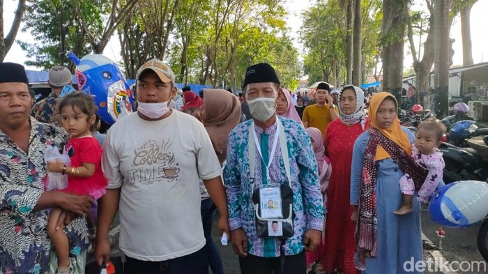Holili Tukang Becak asal Sampang yang akhirnya berangkat haji tahun ini