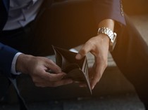 Seorang Pria Diamankan Curi Dompet dari Gerai Mal di Surabaya