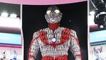 Instalasi Ultraman Ini Dibangun dari Ribuan Mainan Lho