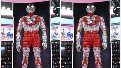 Instalasi Ultraman Ini Dibangun dari Ribuan Mainan Lho