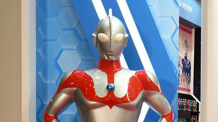 Ada yang menarik dari perhelatan Tokyo Toy Show 2022 di Jepang. Sebuah instalasi Ultraman dengan ukuran asli manusia mejeng dari gabungan mainan lho.