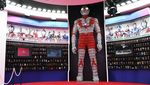 Instalasi Ultraman Ini Dibangun dari Ribuan Mainan Lho