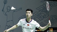 Bermain di Istora Senayan, Kamis (16/6/2022), Jojo kesulitan mengimbangi permainan Zhao di set pertama.