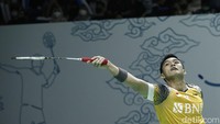 Jojo tetap mampu menjaga keunggulan hingga 19-18, dan satu smash dari Jojo berhasil menambah keunggulan menjadi 20-18. Satu smash menukik dari Zhao yang membentur net memberikan kemenangan untuk Jojo di gim kedua dengan skor 21-18.