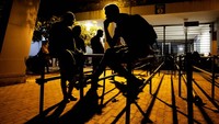 Warga Sri Lanka berharap segera mendapatkan paspor agar bisa meninggalkan negara tersebut.