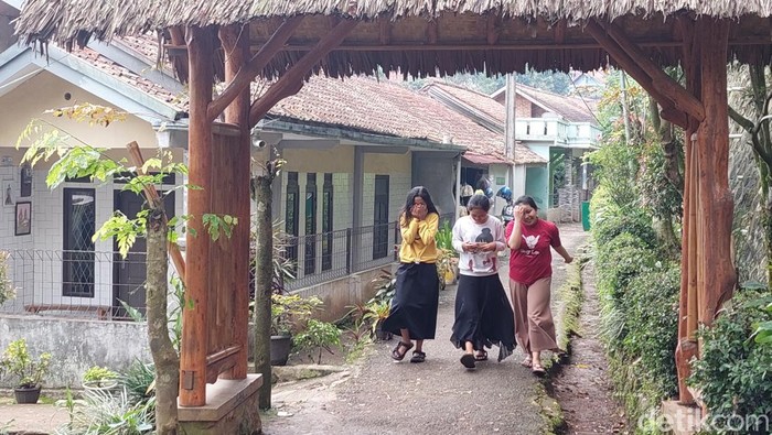 Kampung Adat Cireundeu