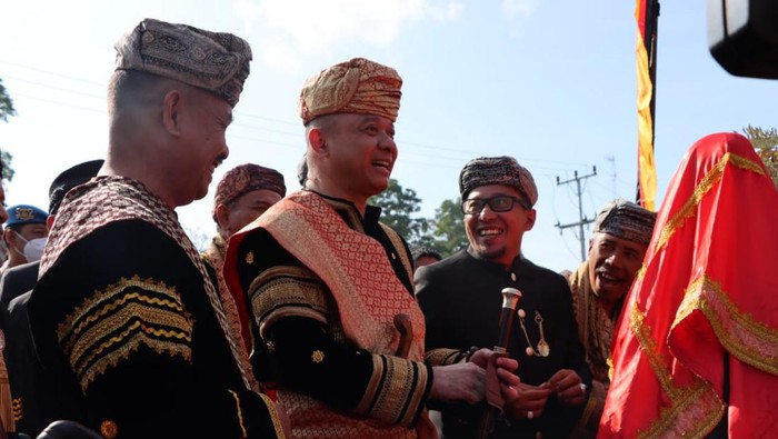 Kapolda Sumbar Irjen Teddy saat mengikuti agenda pemberian gelar kehormatan. (Foto: Istimewa)
