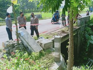 Bukti Dahsyatnya Kecelakaan Sedan Tabrak Jembatan Tewaskan 3 Orang