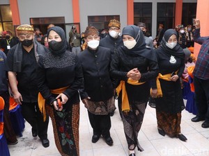 Khofifah Dikukuhkan Sebagai Warga Kehormatan Masyarakat Tengger