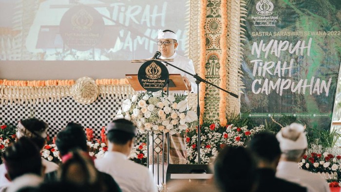 Koordinator Staf Khusus (Stafsus) Presiden RI, AAGN Ari Dwipayana menjelaskan soal pentingnya peran sungai pada acara seminar di Museum Seni Neka Ubud, Kamis (16/6/2022).