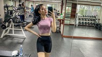 Soalnya selama aku sama Bang Hotman, dia nggak pernah kayak gitu. Nggak pernah membuat hal yang menjerumuskan ke hal negatif sih selama aku kerja sama dia, tutur Lisa. (Foto: dok. Instagram @lisa_oktaviani96) 