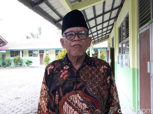 Cerita Mbah Kerto Pemberi Rp 100 Ribu ke Murid Baru SDN Bongsren Bantul