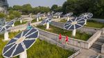 Fix! Taman Panel Surya Ini Benar-benar Futuristik