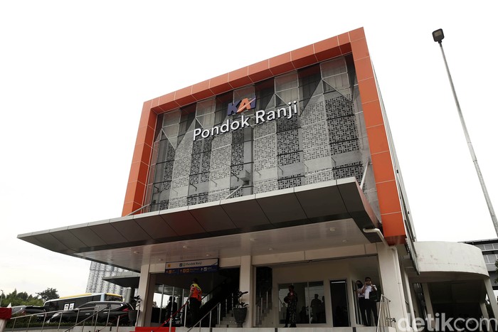 Stasiun KRL Pondok Ranji, Tangerang Selatan, telah resmi ditata ulang. Penataan dilakukan untuk mengurai kemacetan. Yuk, lihat wajah baru Stasiun Pondok Ranji.