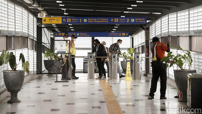 Stasiun KRL Pondok Ranji, Tangerang Selatan, telah resmi ditata ulang. Penataan dilakukan untuk mengurai kemacetan. Yuk, lihat wajah baru Stasiun Pondok Ranji.