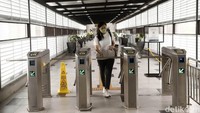 Sebelumnya, stasiun ini hanya bisa diakses dari Jalan WR Supratman, Ciputat.