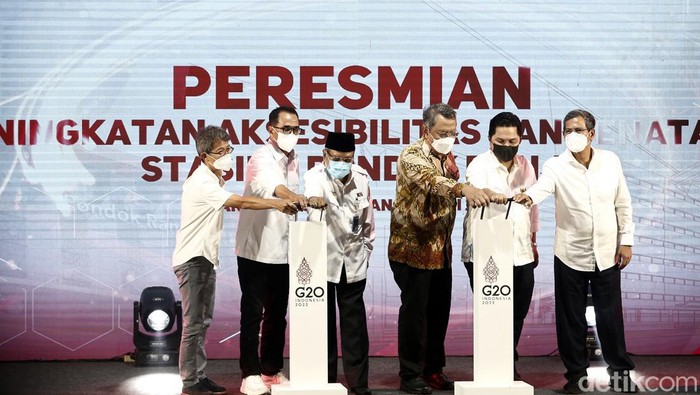 Stasiun KRL Pondok Ranji, Tangerang Selatan, telah resmi ditata ulang. Penataan dilakukan untuk mengurai kemacetan. Yuk, lihat wajah baru Stasiun Pondok Ranji.