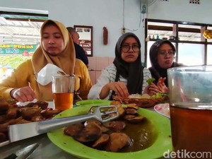 Raos Pisan! Jengkol dan Belut Goreng di RM Mang Iki yang Legendaris