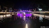 Rute ini juga melewati air mancur Patung Suroboyo dan Taman Skate & BMX hingga Pasar Apung. Loket penukaran tiket pada paket ini dilakukan di Dermaga Monumen Kapal Selam (Monkasel) mulai pukul 15.00 WIB. Sedangkan pada rute pendek dengan harga tiket Rp 4 ribu, rutenya melewati Taman Prestasi - Museum Pendidikan (PP) dan akan melintasi Pasar Apung. Pada paket ini, lokasi penukaran tiket bisa dilakukan di Dermaga Taman Prestasi mulai pukul 15.00 WIB.