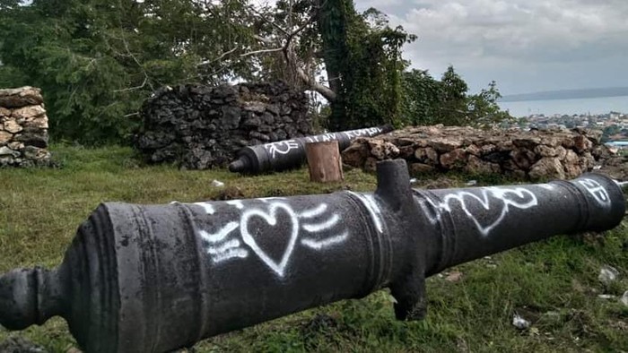 Meriam yang berada di kawasan cagar budaya Benteng Keraton Buton di Kota Baubau.