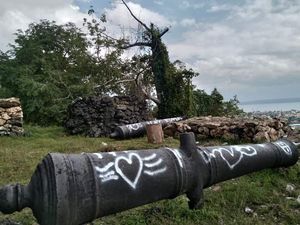 Vandalisme Tangan Jahil di Meriam Bersejarah di Benteng Keraton Buton