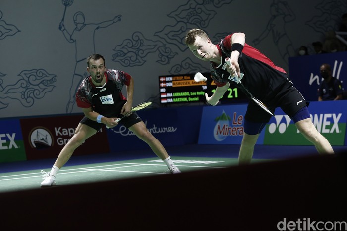 Leo Rolly Carnando/Daniel Marthin terhenti di babak kedua ajang Indonesia Open 2022. Mereka disingkirkan Kim Asturp/Anders Skaarup Rasmussen 18-21, 21-16, dan 15-21.