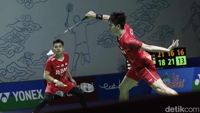 Leo Rolly Carnando/Daniel Marthin terhenti di babak kedua ajang Indonesia Open 2022. Mereka disingkirkan Kim Asturp/Anders Skaarup Rasmussen 18-21, 21-16, dan 15-21.