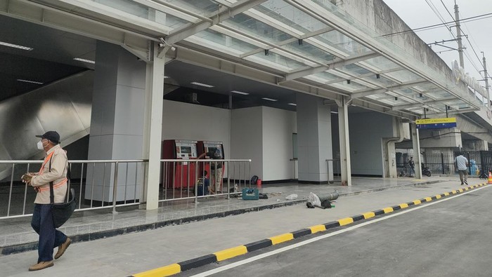 Operasional Stasiun Matraman Ditunda, Masih Ada Penumpang Kecele