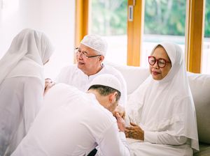 Berbakti Kepada Orang Tua dalam Islam Hukumnya Wajib, Ini Dalilnya