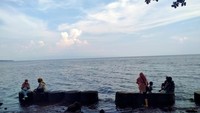 Tidak ada biaya masuk untuk berkunjung Pantai Hodo. Jika ingin menyaksikan kerbau-kerbau berkubang, sebaiknya Anda datang sebelum matahari terbenam. Pemandangannya cantik lho! (Faruk Nickyrawi/detikTravel)