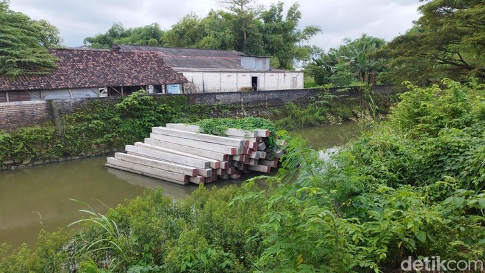 Pembangunan Jembatan Klampok Gresik yang mangkrak