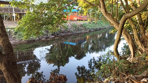 Warna sungai Babak pasca tercemar air limbah Lindi dari TPA Kebon Kongok Lombok Barat.