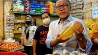 Menteri perdagangan baru, Zulkifli Hasan melakukan kunjungan kerja ke Pasar Cibubur, Jakarta Timur, Kamis (16/6/2022).