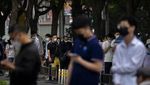 Potret Warga Beijing Tes Covid Massal Usai Muncul Klaster Terbaru