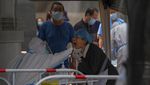 Potret Warga Beijing Tes Covid Massal Usai Muncul Klaster Terbaru