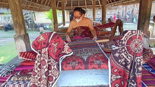Mengenal Jenis-jenis Tenun Bali, Endek hingga Cagcag