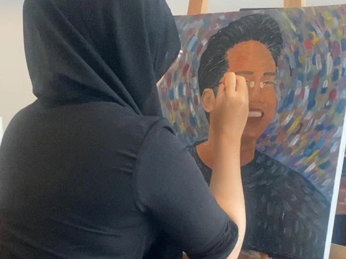 Proses Zara melukis kakaknya, Eril di kanvas (Instagram @ataliapr) Proses Zara melukis kakaknya, Eril di kanvas (Instagram @ataliapr)